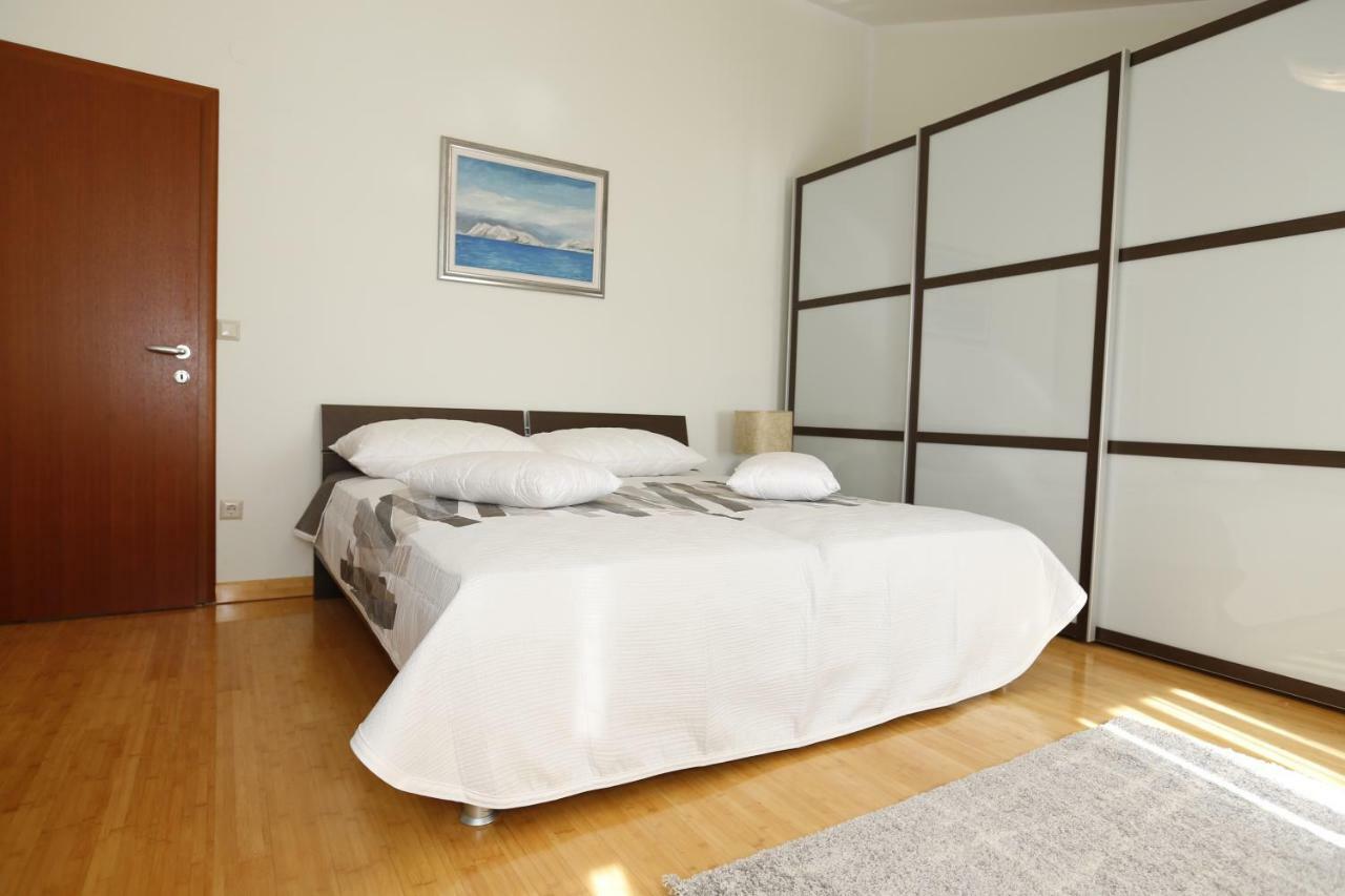 Apartment Bojan With Terrace And Sea View Baška Eksteriør bilde