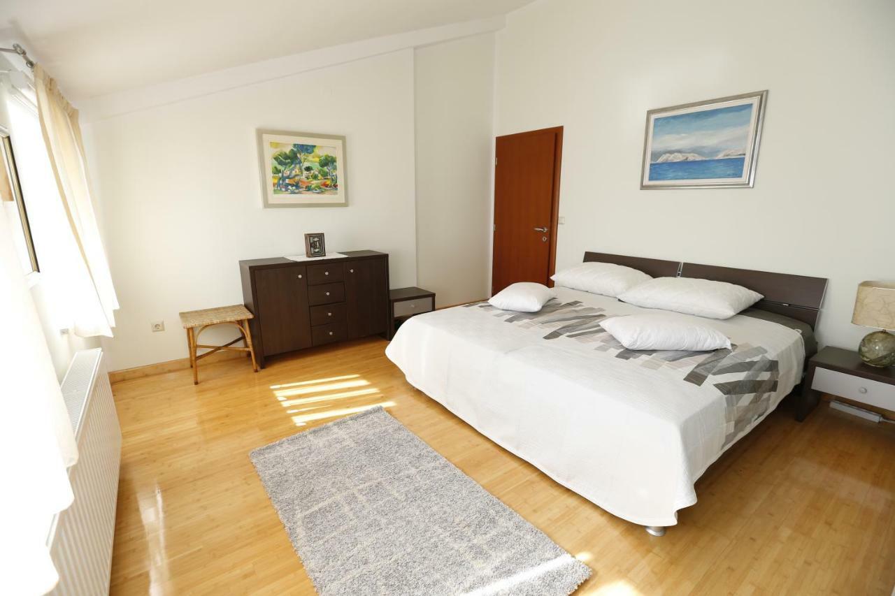 Apartment Bojan With Terrace And Sea View Baška Eksteriør bilde