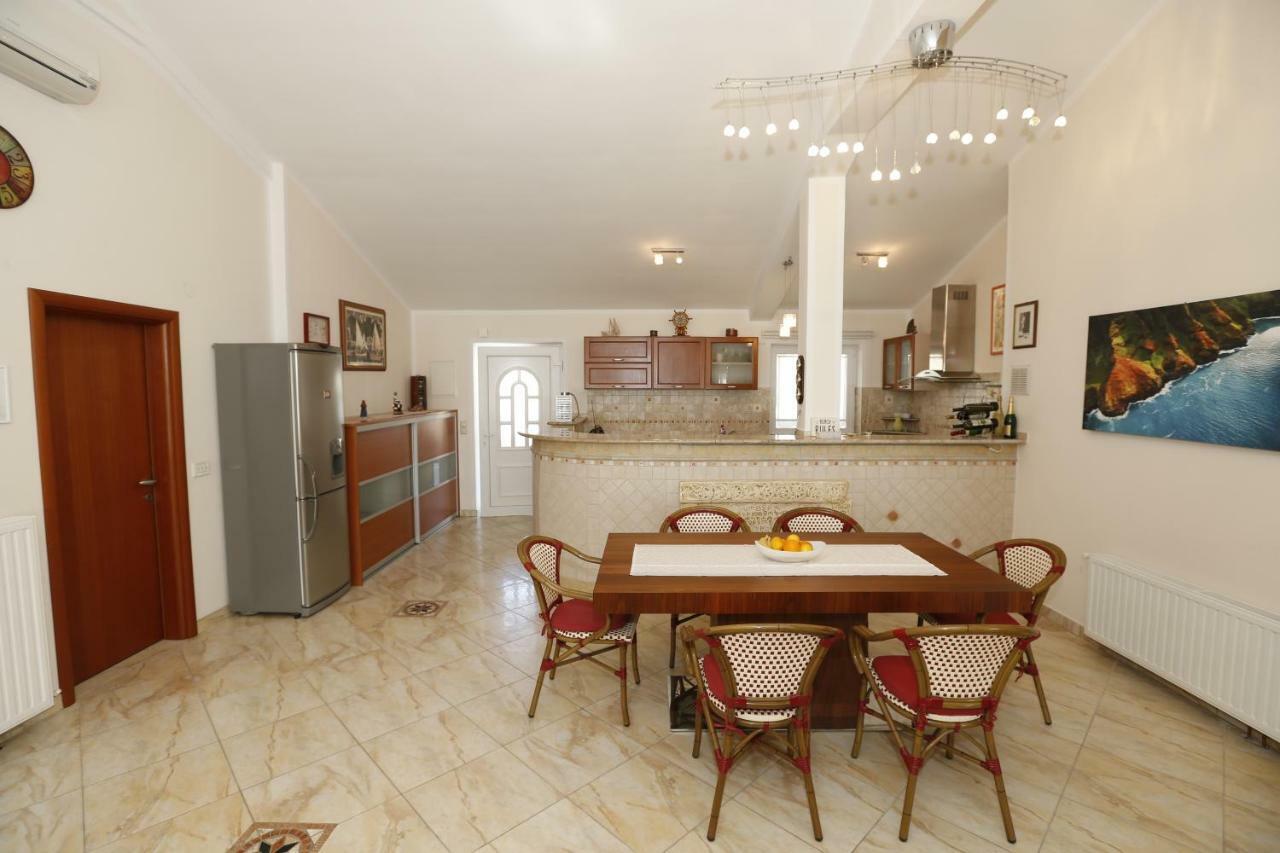 Apartment Bojan With Terrace And Sea View Baška Eksteriør bilde