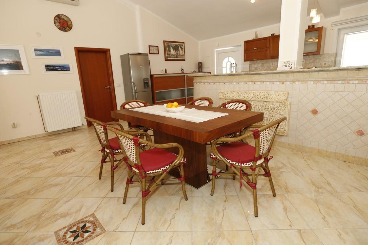Apartment Bojan With Terrace And Sea View Baška Eksteriør bilde