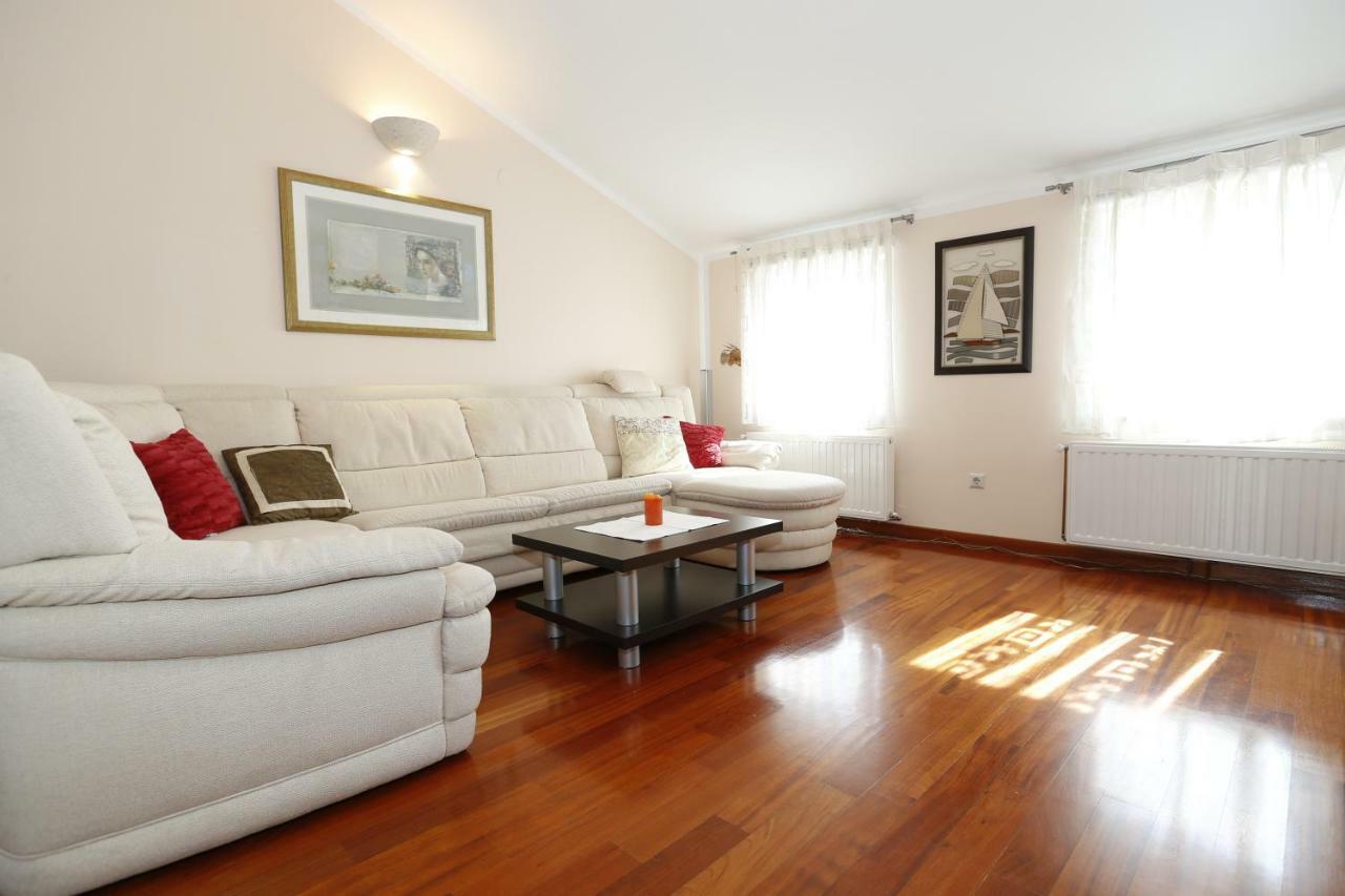 Apartment Bojan With Terrace And Sea View Baška Eksteriør bilde