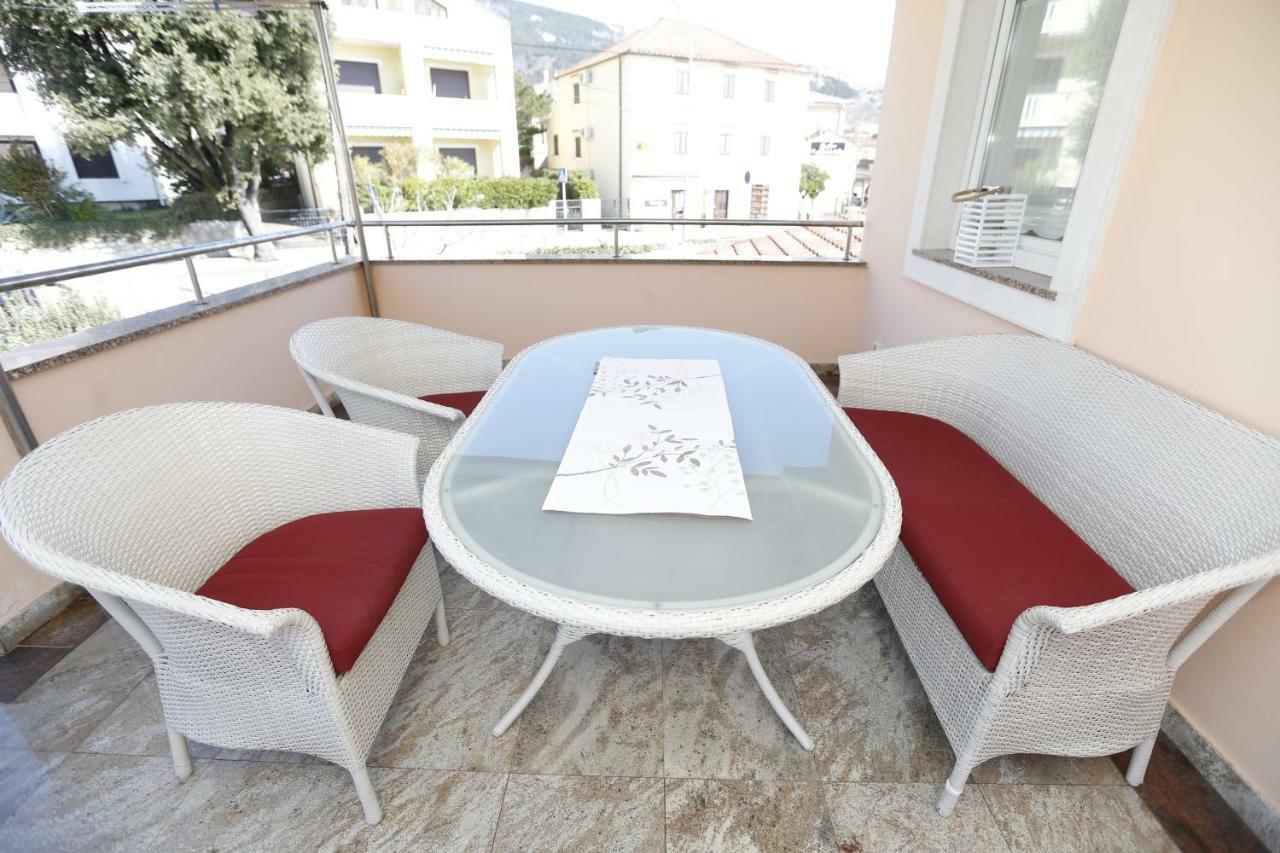 Apartment Bojan With Terrace And Sea View Baška Eksteriør bilde