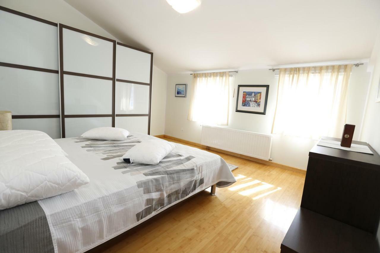 Apartment Bojan With Terrace And Sea View Baška Eksteriør bilde