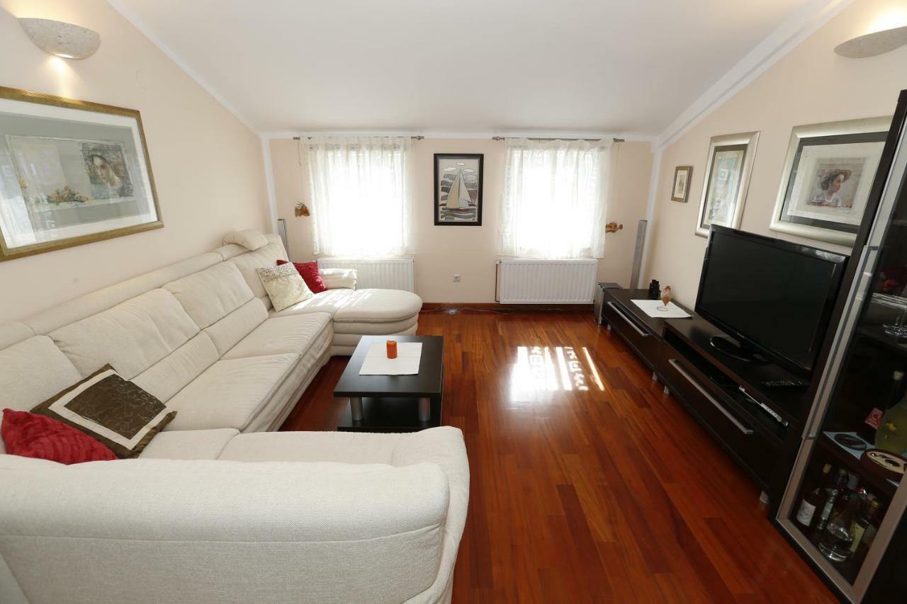 Apartment Bojan With Terrace And Sea View Baška Eksteriør bilde
