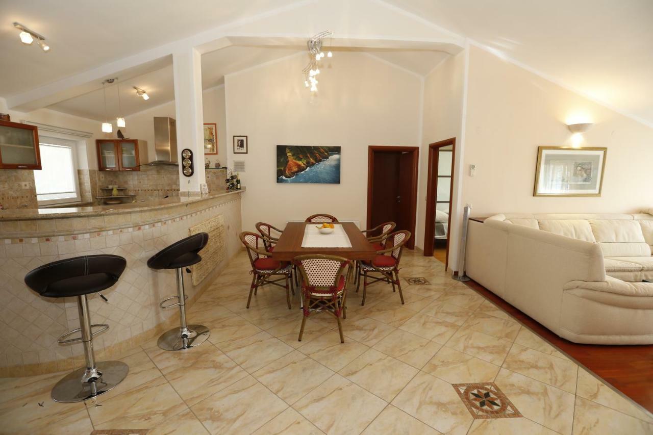 Apartment Bojan With Terrace And Sea View Baška Eksteriør bilde